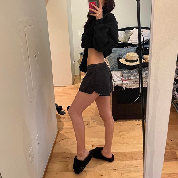 Old Navy Women's Grey Shorts - Picture 2 of 4